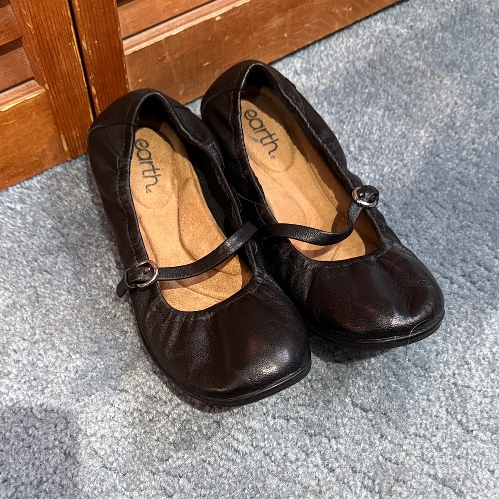 Earth Black Leather Ballet Mary Jane Flats